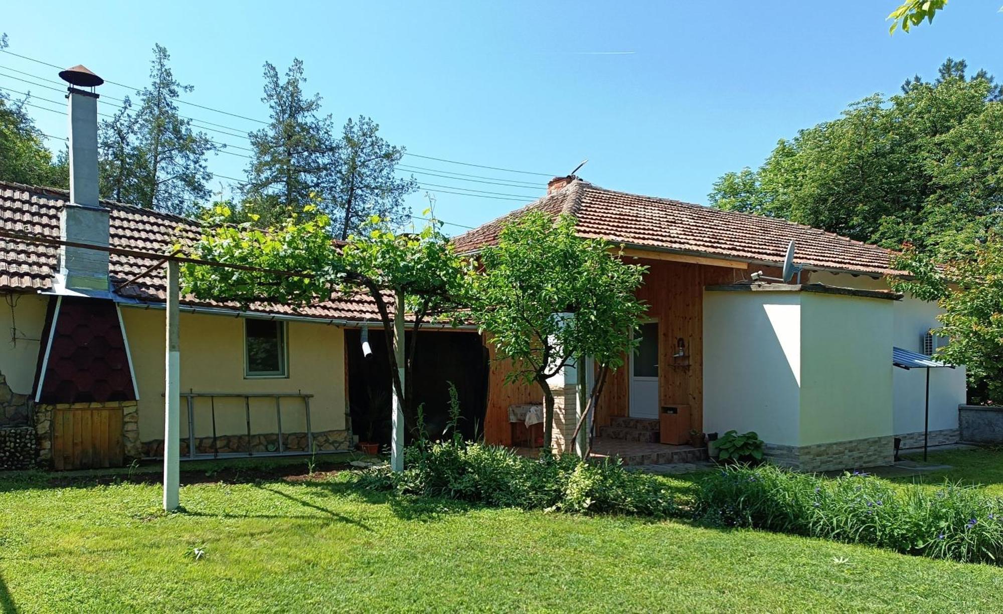 Divna Guest House Krushuna Esterno foto