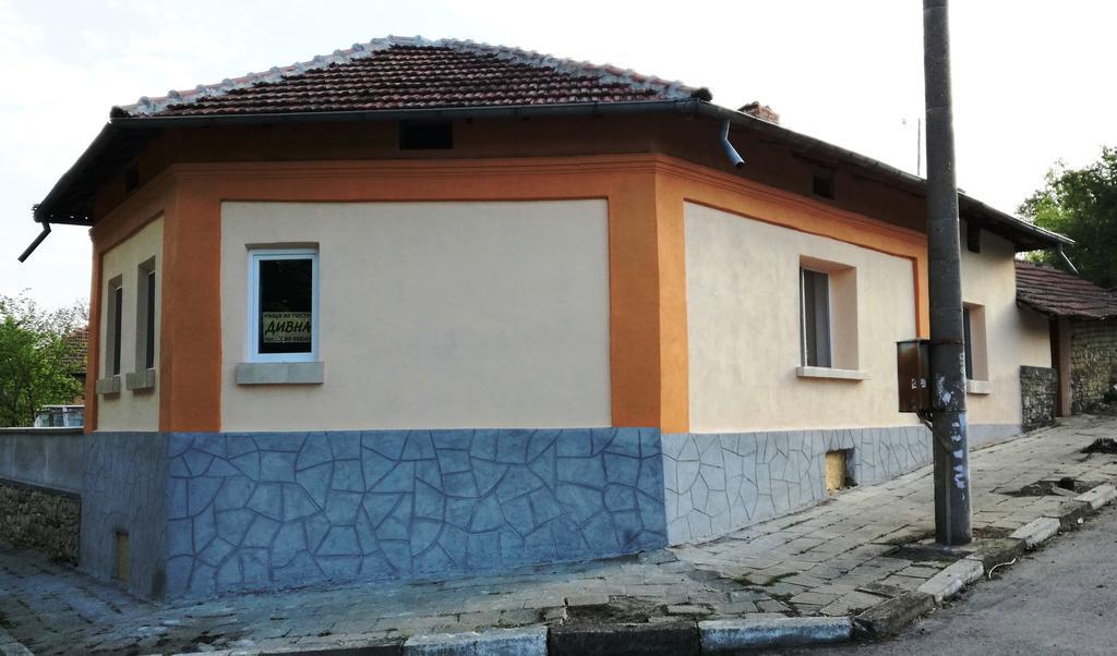 Divna Guest House Krushuna Esterno foto